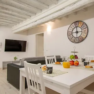 Casa Alice - Elegant In The Centre Of The Apartment
